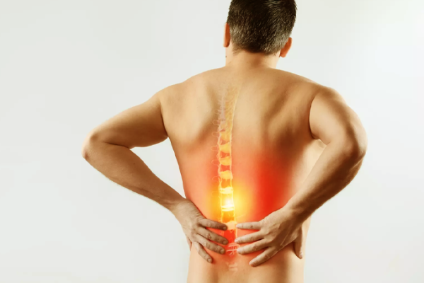 Dor nas costas: porque se torna crónica e como tratar de forma eficaz